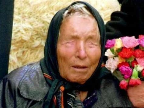 Taksim မှာရှိတဲ့ တခြားအမျိုးသမီးနဲ့ သူ့ကောင်မလေးဘေးမှာ သူ့ရည်းစားကို ဖမ်းမိတဲ့အခါ စိတ်ရှုပ်သွားပြီး သူမကို တိုက်ခိုက်ခဲ့ပါတယ်။